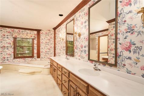 853 Robinwood Hills Drive Bath OH 44333