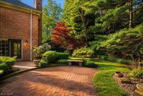 853 Robinwood Hills Drive Bath OH 44333