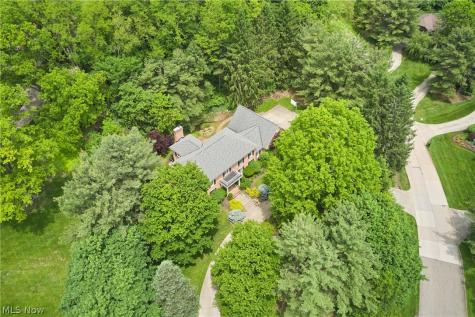 853 Robinwood Hills Drive Bath OH 44333