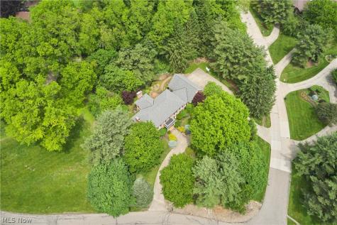 853 Robinwood Hills Drive Bath OH 44333