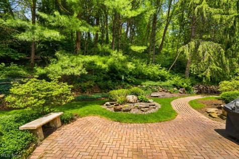 853 Robinwood Hills Drive Bath OH 44333
