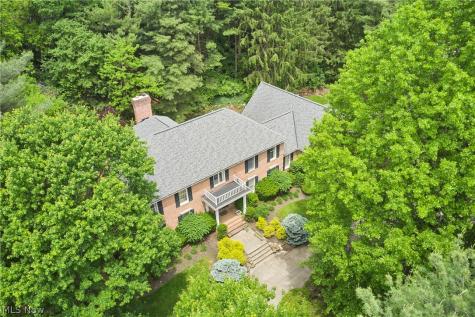853 Robinwood Hills Drive Bath OH 44333