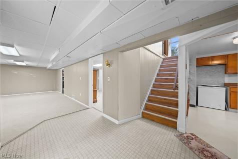616 Plainfield Road Akron OH 44312