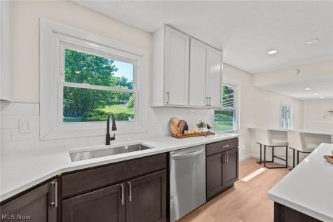 6704 Cheryl Ann Drive Seven Hills OH 44131