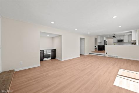 6704 Cheryl Ann Drive Seven Hills OH 44131