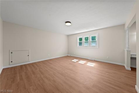 6704 Cheryl Ann Drive Seven Hills OH 44131