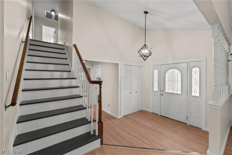 6704 Cheryl Ann Drive Seven Hills OH 44131