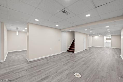 6704 Cheryl Ann Drive Seven Hills OH 44131