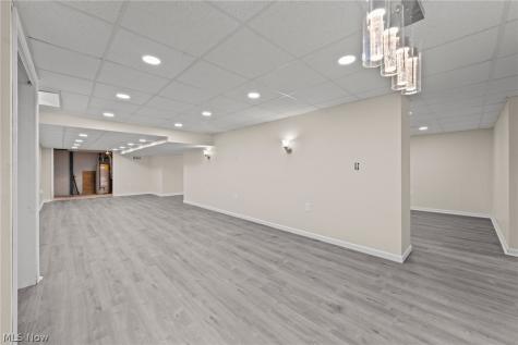 6704 Cheryl Ann Drive Seven Hills OH 44131