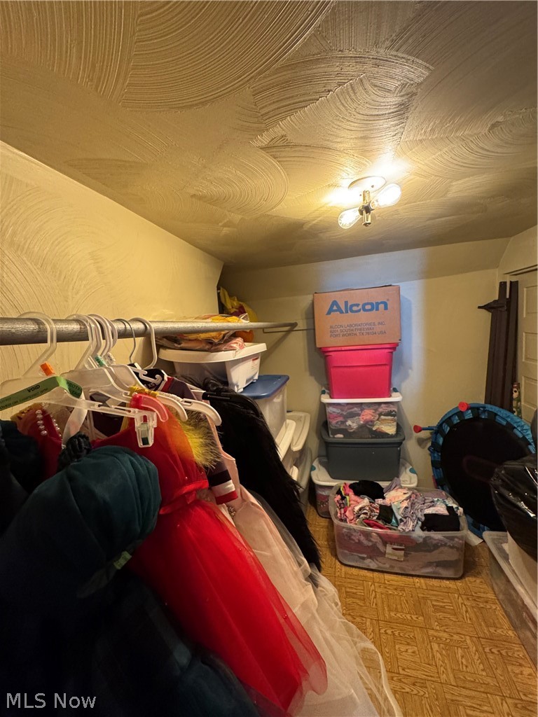 517 Walden Avenue Tiltonsville OH 43963