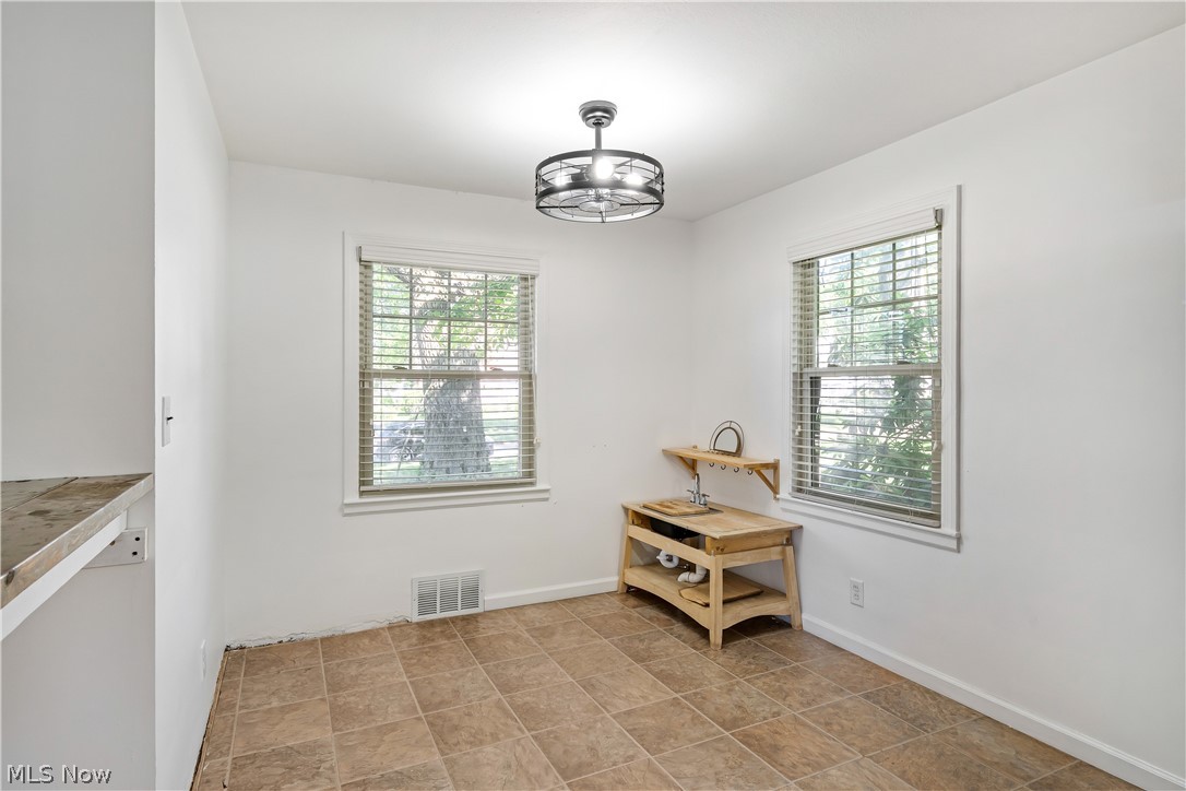 621 Kenmore Avenue NE Warren OH 44483