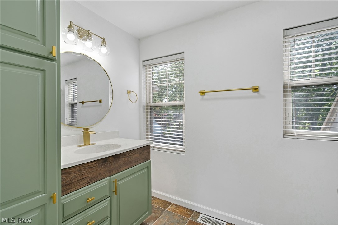 621 Kenmore Avenue NE Warren OH 44483