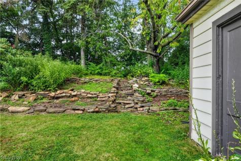 2239 Larchmont Drive Wickliffe OH 44092