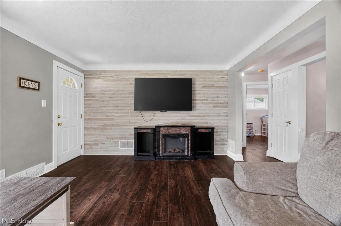 2239 Larchmont Drive Wickliffe OH 44092