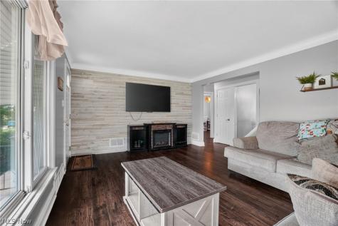 2239 Larchmont Drive Wickliffe OH 44092