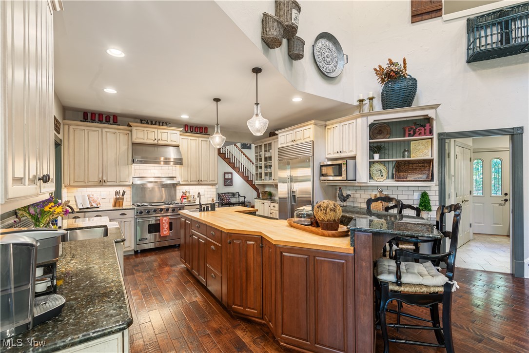 18420 May Court Chagrin Falls OH 44023