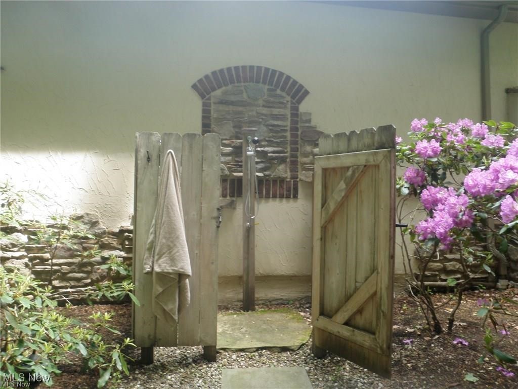 18420 May Court Chagrin Falls OH 44023