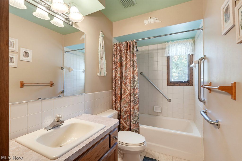 581 Maple Court Macedonia OH 44056