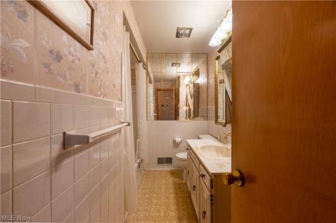 4710 Pinegrove Avenue Youngstown OH 44515