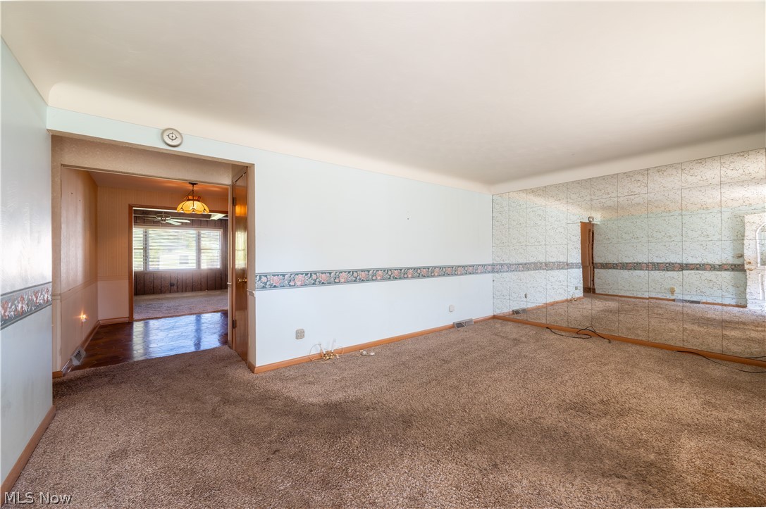 4710 Pinegrove Avenue Youngstown OH 44515