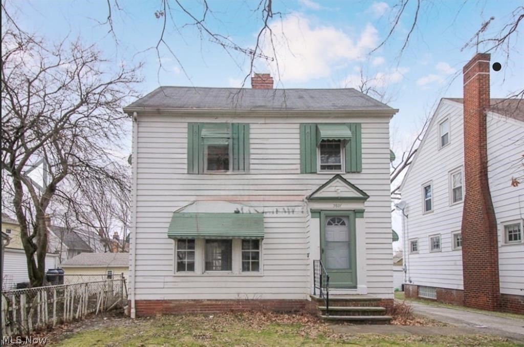 3801 Woodridge Road Cleveland OH 44121