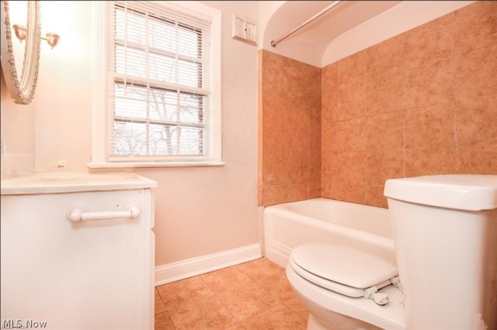 3801 Woodridge Road Cleveland OH 44121