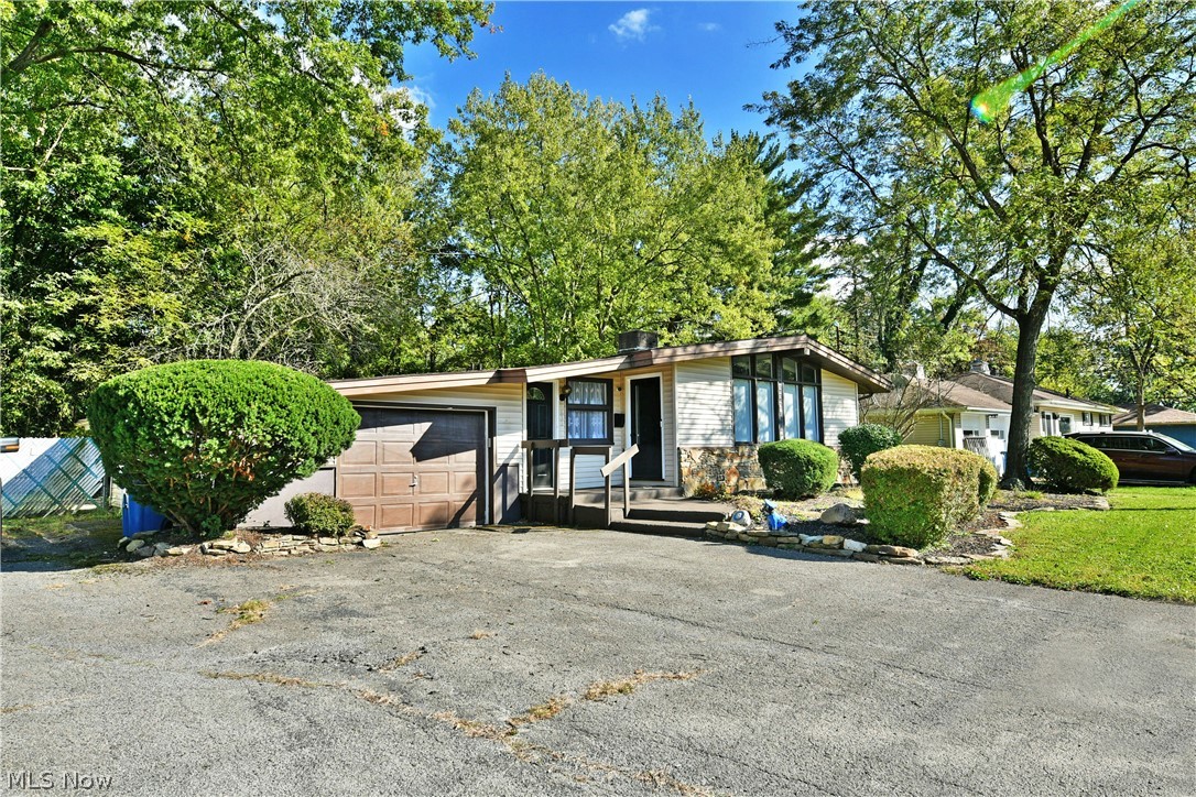 837 Pinecrest Road Girard OH 44420