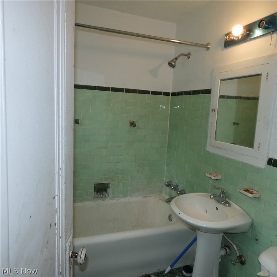 13187 Forestdale Drive Garfield Heights OH 44125