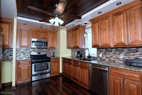 6902 Lantern Lane Parma Heights OH 44130