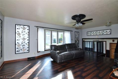 6902 Lantern Lane Parma Heights OH 44130