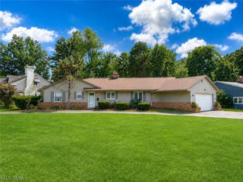 1290 Forest Hills Boulevard Cleveland Heights OH 44118