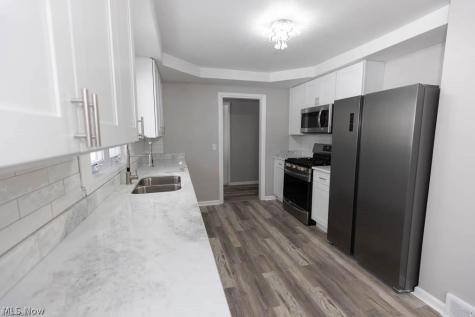 1290 Forest Hills Boulevard Cleveland Heights OH 44118