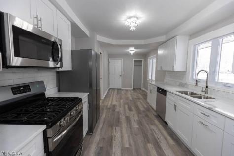 1290 Forest Hills Boulevard Cleveland Heights OH 44118