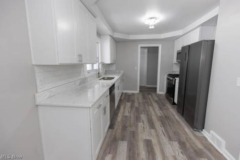 1290 Forest Hills Boulevard Cleveland Heights OH 44118
