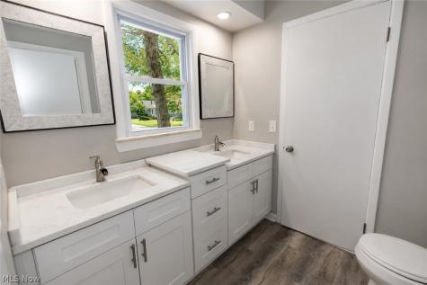 1290 Forest Hills Boulevard Cleveland Heights OH 44118