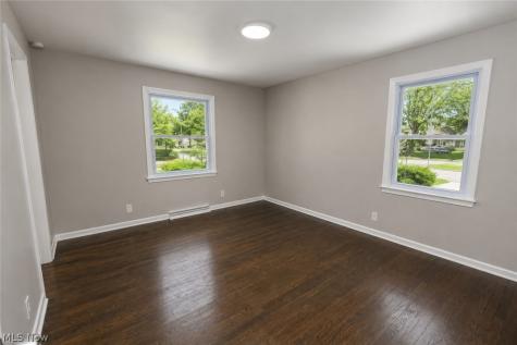 1290 Forest Hills Boulevard Cleveland Heights OH 44118