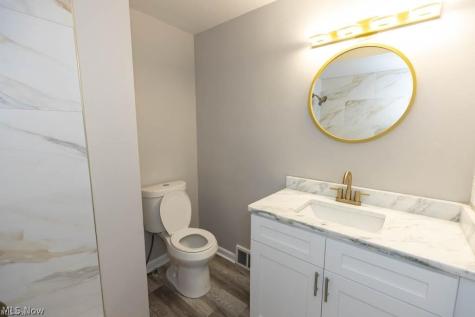 1290 Forest Hills Boulevard Cleveland Heights OH 44118
