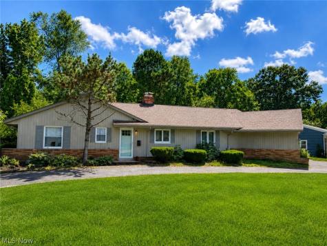 1290 Forest Hills Boulevard Cleveland Heights OH 44118