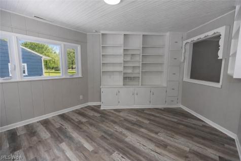 1290 Forest Hills Boulevard Cleveland Heights OH 44118