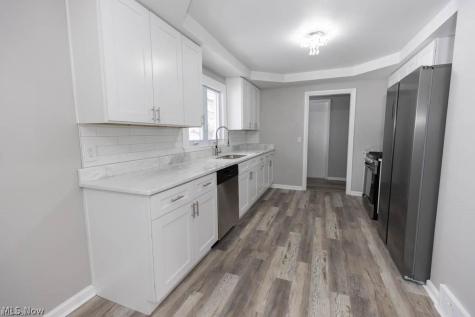 1290 Forest Hills Boulevard Cleveland Heights OH 44118