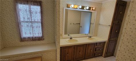 5 Sycamore Drive Olmsted Twp OH 44138