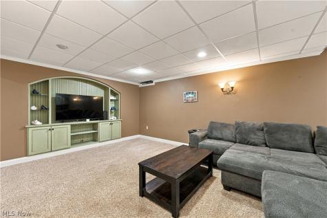 2807 Alexandria Court Uniontown OH 44685