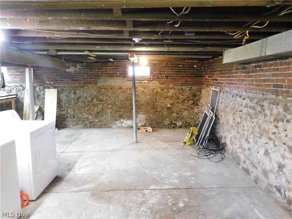 359 Fulton Street Conneaut OH 44030