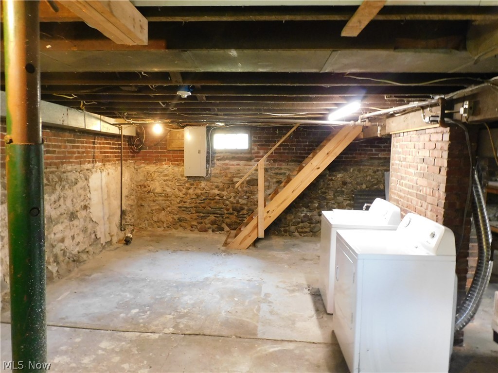 359 Fulton Street Conneaut OH 44030