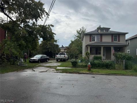 426 E 160 Street Cleveland OH 44110