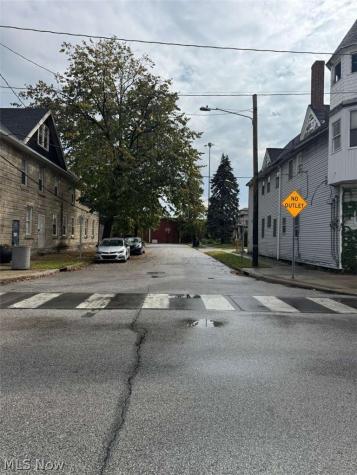 426 E 160 Street Cleveland OH 44110