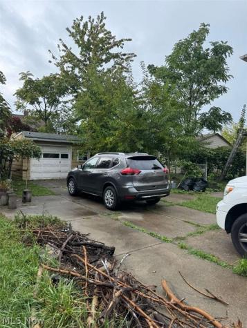 426 E 160 Street Cleveland OH 44110