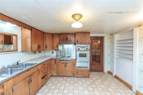 24105 Chardon Road Euclid OH 44143