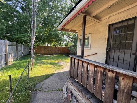 16404 Tarkington Avenue Cleveland OH 44128