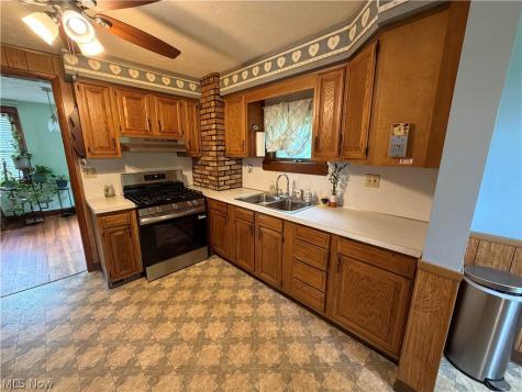 1557 D Street Lorain OH 44052